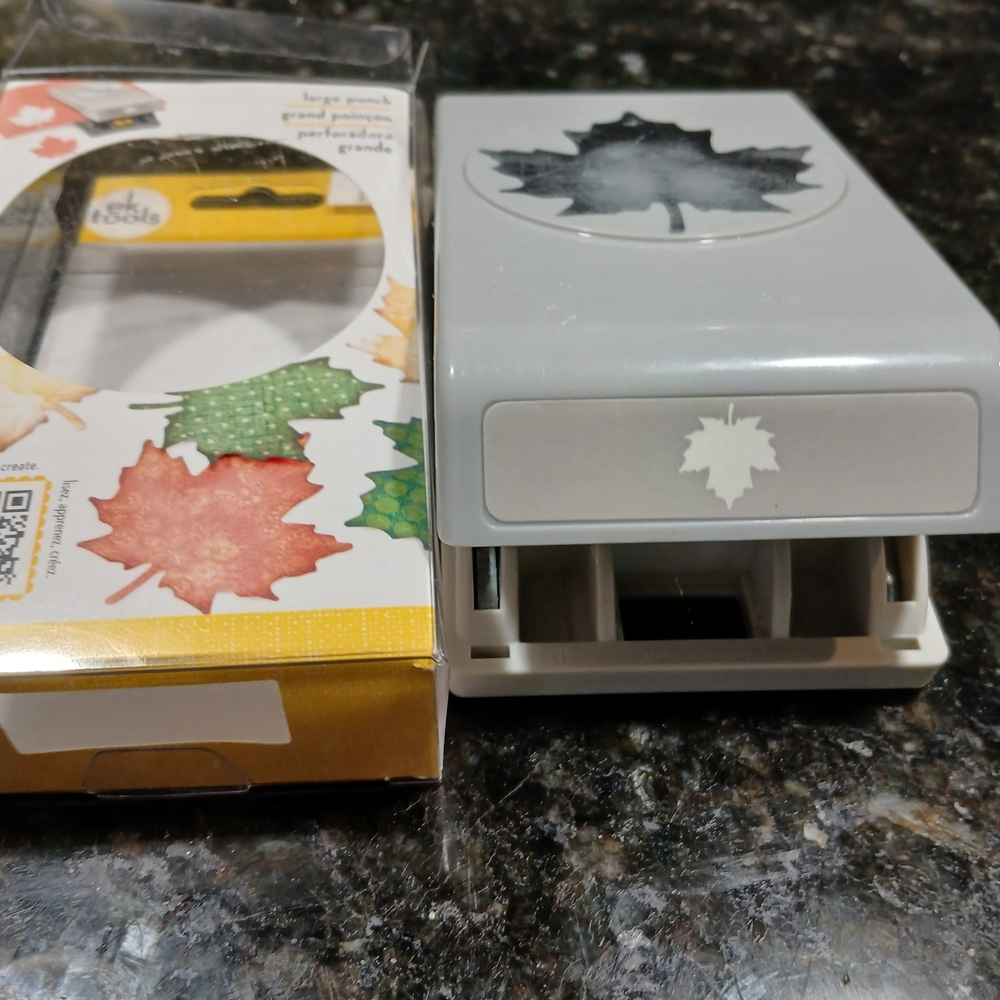 Maple Leaf Large Punch - White - Picture 2 of 2